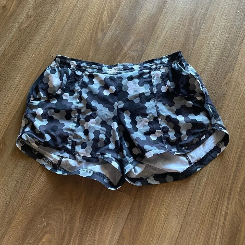 Athleta‎ Hex Stellar Geometric Running Shorts Athleisure Gym Pickleball Sporty